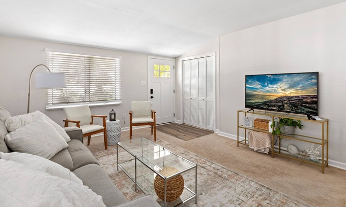 Del Haven Cabaña | Newly renovated cottage, walk to the bay beach!