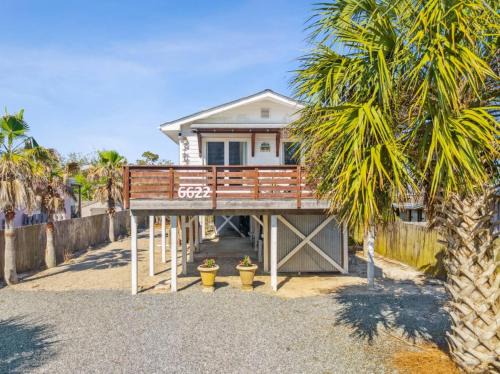 Holiday Beach Casa | Newly Renovated 2 Bedroom Beach House Free Parking