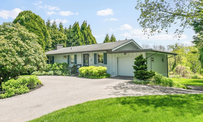 Wakefield-Peacedale Casa | Newly renovated mid-century modern house, minutes from town and beach