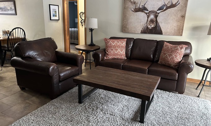 Stowe Area Condominio | Recientemente renovado, 2 dormitorios, 2 baños, condominio cerca de esquí y pueblo