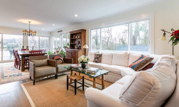 Arden-on-the-Severn Casa | Newly-renovated waterfront home with private pier and all the bells and whistles