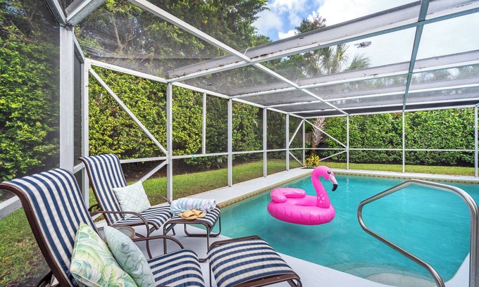 Singer Island Casa | Singer Island Home con piscina, .5 millas de la playa!