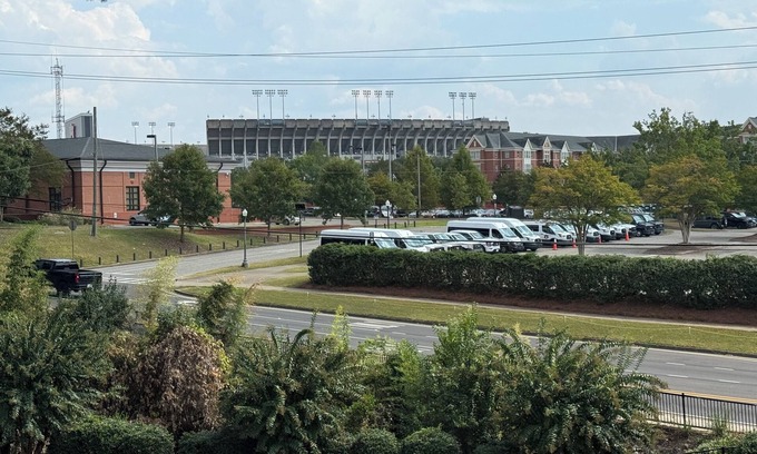 Auburn Condominio | Newly updated condo steps from Jordan Hare and downtown Auburn!