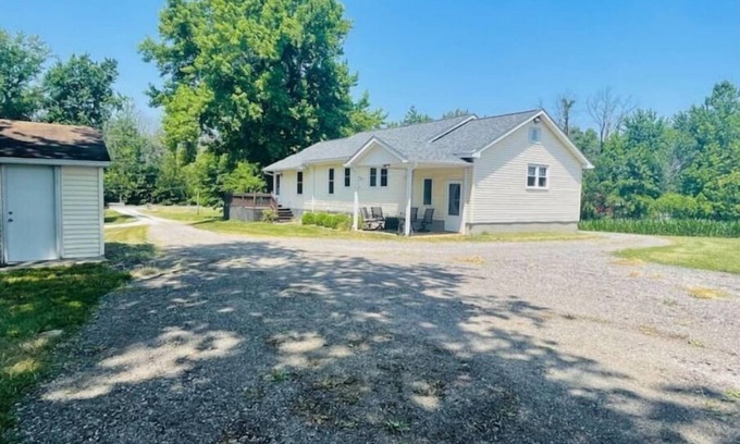 Scheller Casa | Newly updated country home boasts comfort & relaxation, near DuQuoin Fairgrounds