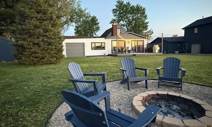La Porte Casa | Newly updated Pine Lake cottage. Huge waterfront yard.