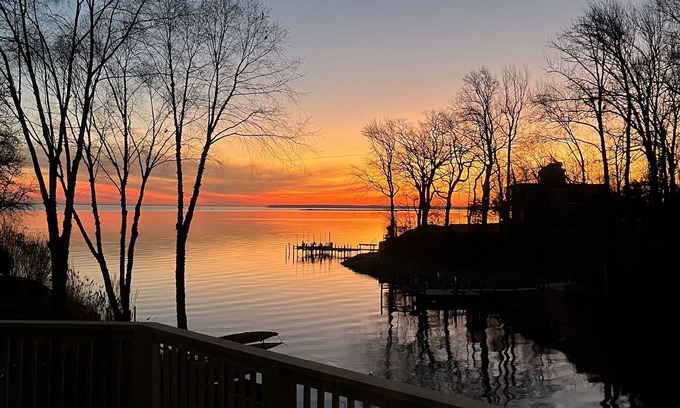 Montross Casa | Newly updated waterfront home in Montross!