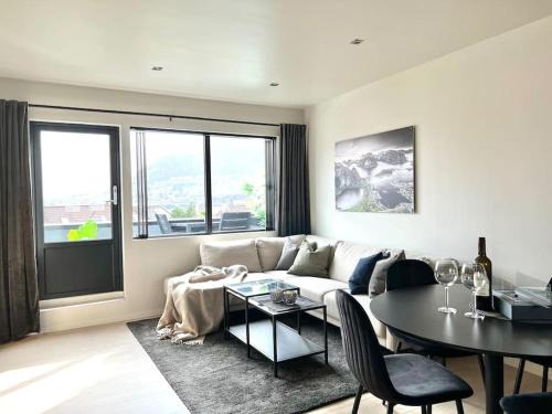 Arstad Apartamento | Newly Upgraded Apt: Two Balconies, Sun-Drenched!