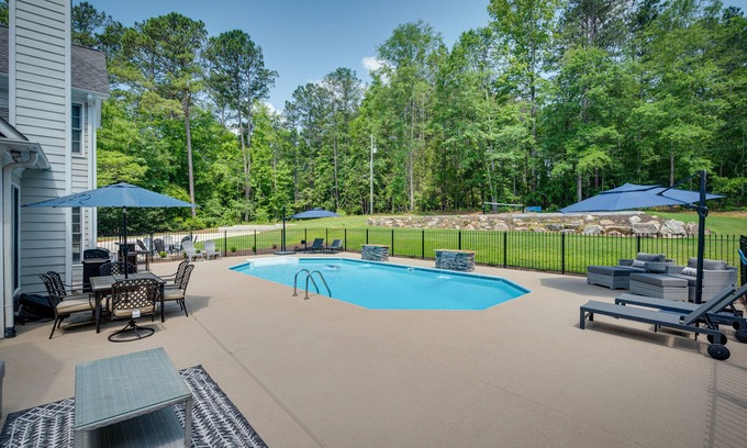 Newnan Casa | Newnan Vacation Rental w/ Pool & Pickleball Court!