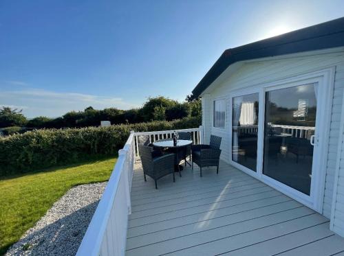 Truro Complejo | Newperran 102 - 2 Bedroom Country & Valley View Caravan