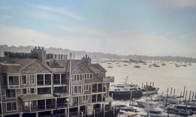 Historic Hill Condominio | Newport 2-bedroom condo in prime location.