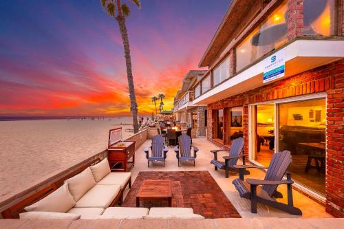 West Newport Casa | Newport Beach Front View I