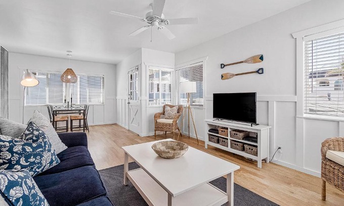 West Newport Casa | Newport Coastal Comfort