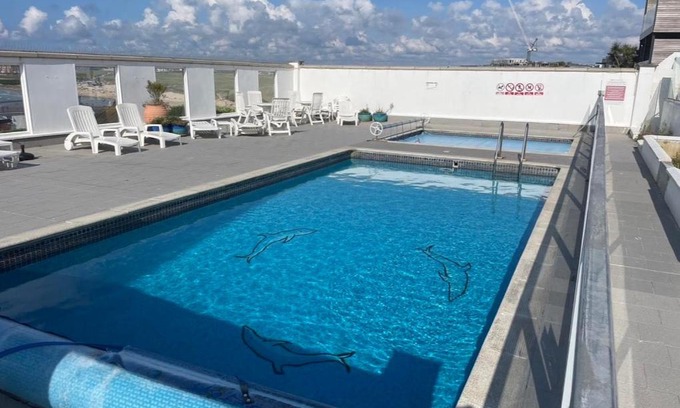 Newquay Apartamento | Newquay Fistral Beach View with pool