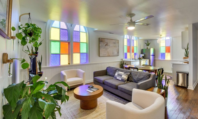 Newry Apartamento | Newry Retreat in Converted Church w/ Shared Patio!