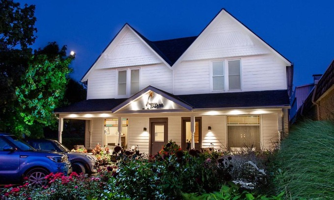 Wellington Casa | Newsroom Suites