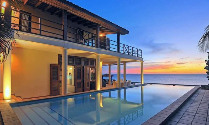 Belnem Villa | Una villa tranquila con piscina infinita y acceso privado al océano.