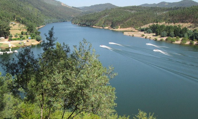 Foz de Alge Cabaña | Siguiente Castelo do Bode, Foz da Ribeira de Alge con Rio Zêzere, Pet