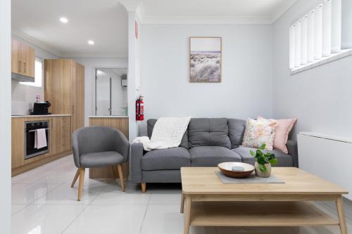 Rocklea Apartamento | Next to a Disk Golf Course! Shops! AirCon! 339F1