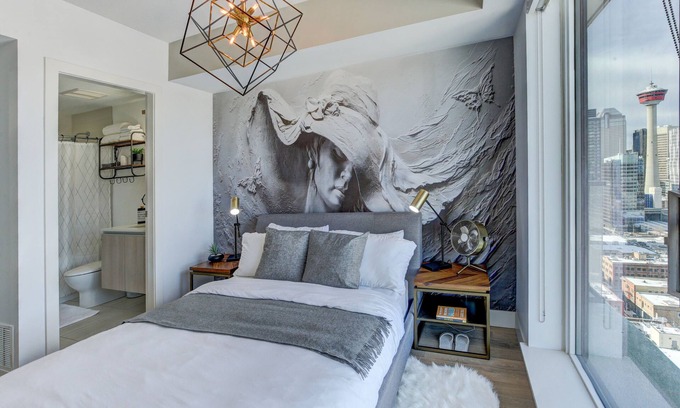 East Village Condominio | Next to Bmo/saddledome Downtown Calgary 2 bedroom Penthouse style condo sleep 6