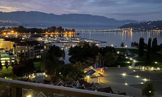 North End Condominio | NEXT TO MEMORIAL CUP ! Downtown Lakefront Luxury. Amazing Views! Pools, hot tubs