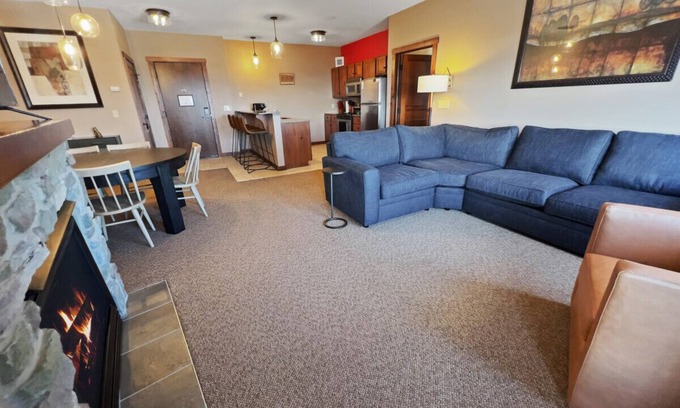 Snowshoe Apartamento | Next to Slopes Underground Parking Hot Tubs Locker