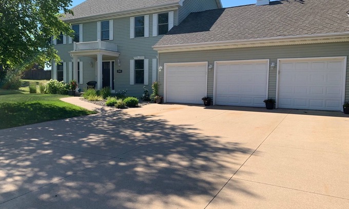 Oshkosh Casa | NFL Draft--Just 50 miles from Green Bay with easy access to US HWY 41