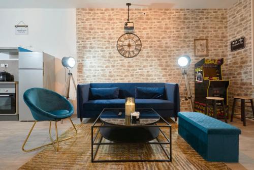 Roubaix Casa | NG SuiteHome - Lille I Roubaix Barbieux I Saint roch - Maison 4 chambres - Balnéo - Arcade de jeux - Netflix - Wifi - Cuisine équipée - Lave linge
