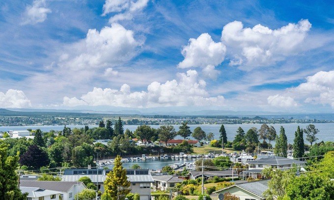 Taupo Casa | Ngaio Views - Lake Taupo Holiday Home