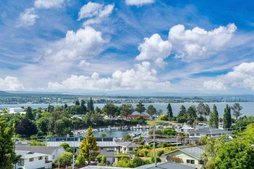 Taupo Casa | Ngaio Views - Lake Taupo Holiday Home