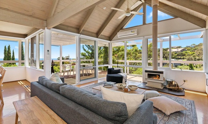 Mount Martha Casa | Ngaree - Ocean Views - An oasis up in the treetops