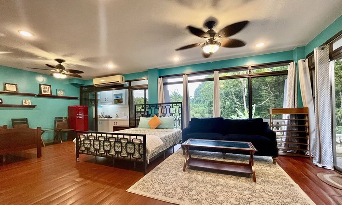 Koror Cabina | Spacious Room for Lodging in Ngermid, Koror