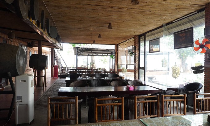 Lien Son Casa | Nha Nghi Van Long Elephants