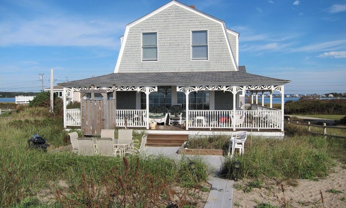 Biddeford Pool Casa | HIGH TIDE OCEAN FRONT BOOK NOW AND SAVE. THIS WILL NOT LAST.