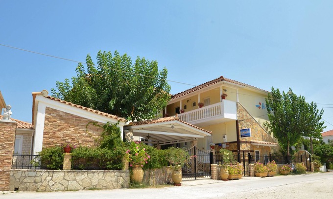 Agios Sostis Apartamento | Ni-Mar Studios & Apartments