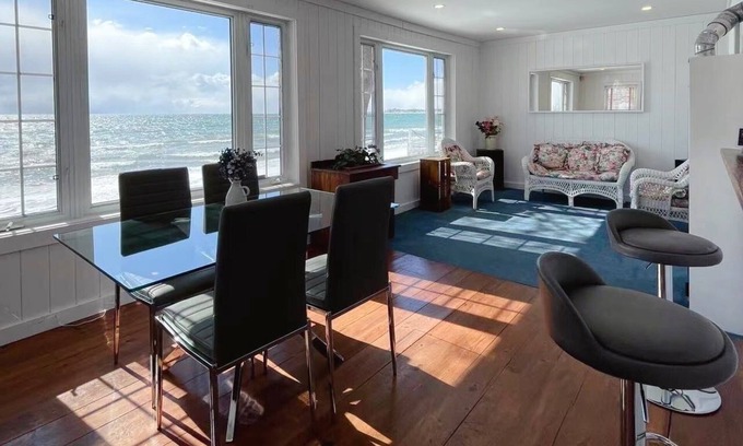 Wainfleet Casa | Niagara Dreamhouse on the lake with Private Beach! Family & Friends Vacation.