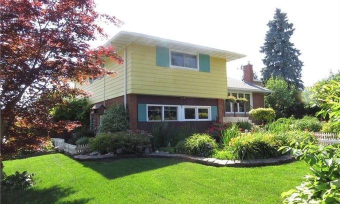 Welland Apartamento | Niagara Executive Luxury - HUGE, Warm, Cozy and Clean 3 Bed, 1 Bath SuiteStay