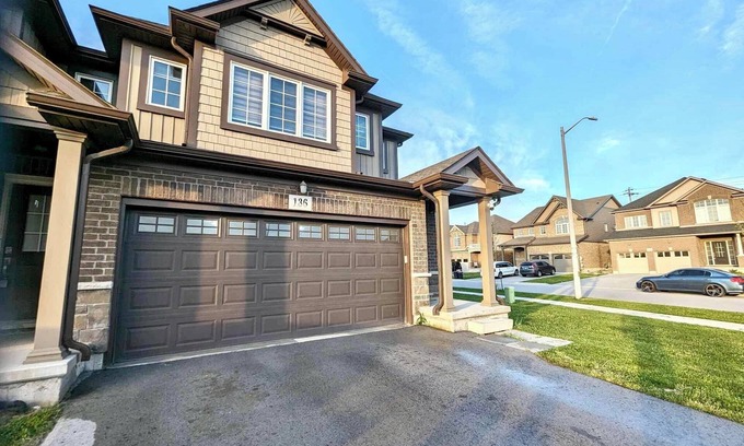 Thorold Casa | Niagara Getaway! 6 bedrooms , 4.5 baths. Up to 12 guests. Close to everything!