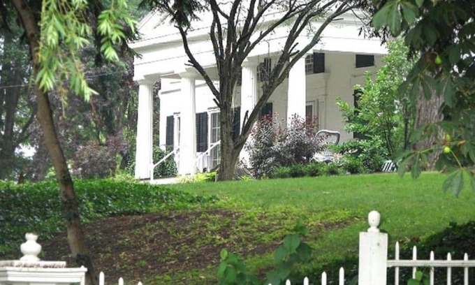 Lewiston Casa | Niagara Gorge Mansion in Historic Village 5 Minutes from Falls