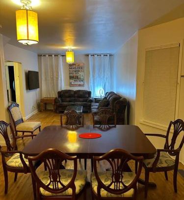 Downtown Niagara Falls Casa | Niagara Grand Retreat 4br