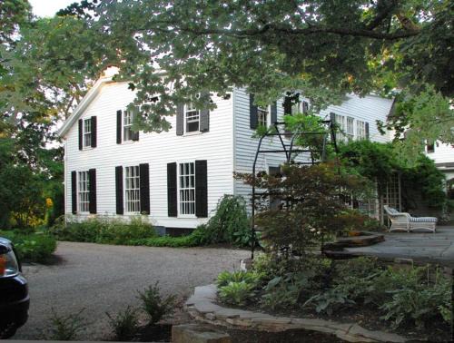 Lewiston Casa | Niagara Mansion Carriage Suite