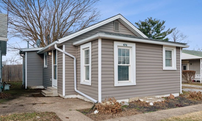 Vermilion Casa | Niagara Rd Cottage in perfect location to visit Lake Erie or Cleveland by RedAwning