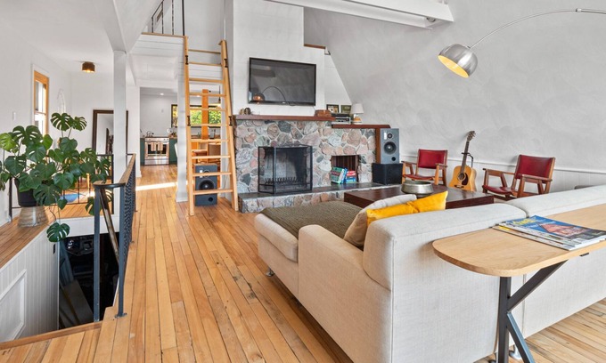 Beamsville Casa | Niagara Wine Country A-Frame