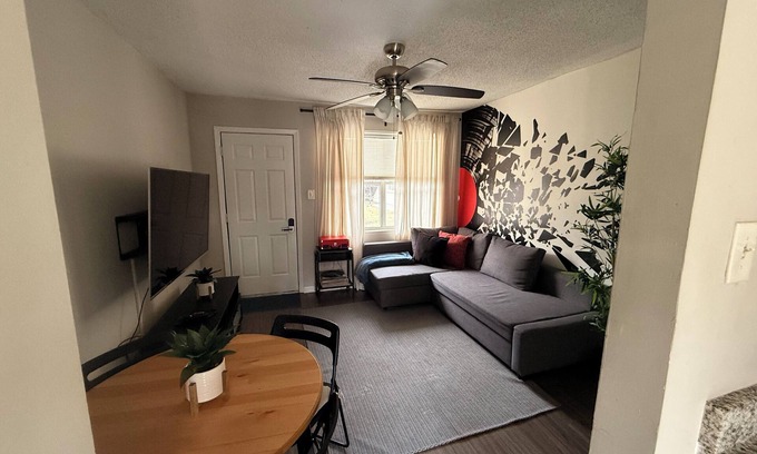 Uptown Apartamento | Nice 2-bedroom apartment in lovely Memphis with WiFi, AC