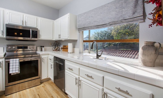 Oak Park Casa | Nice 2-bedroom Shadow Ridge townhouse