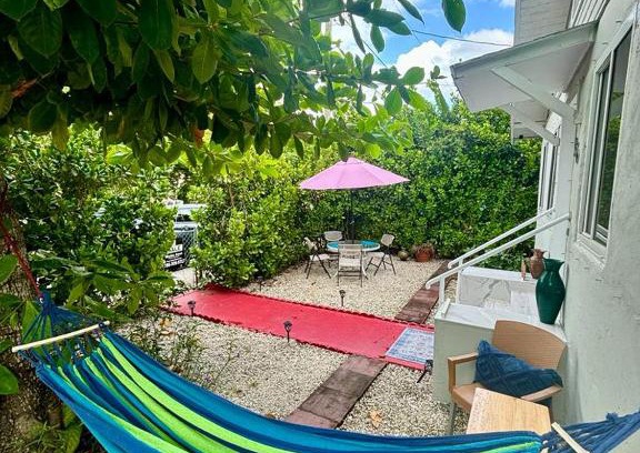 Midtown Casa | Nice 2 Twin bedroom - Best central location in Miami - Luggage storage, parking and Laundry for free!