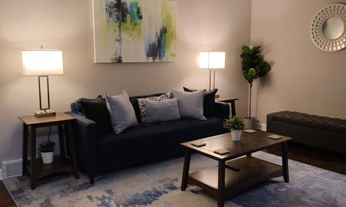 West Lawn Casa | Nice 3-bedroom house with AC in vibrant Chicago
