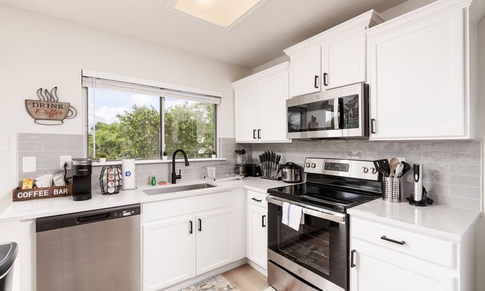 Converse Casa | Nice 3BR/2BA house in amazing San Antonio, close to Randolph AFB with no stairs