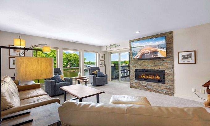 Sunrise Beach Condominio | Nice and Easy - Lake of the Ozarks Getaway for 6 w/ Resort Amenities