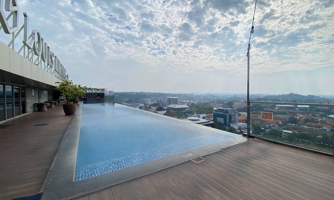Semarang Apartamento | Nice And Elegant Studio Apartment At Warhol (W/R) Residence