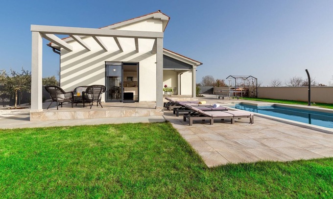 Vodnjan Cabina | Bonita y moderna casa de vacaciones cerca de Pula con piscina privada